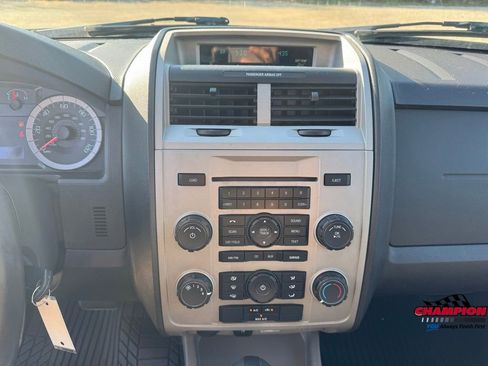 Used 2010 Ford Escape XLT image 19