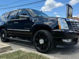 Used 2011 Cadillac Escalade Premium image 4