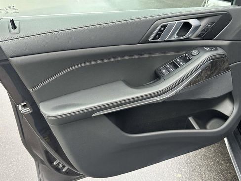 Used 2022 BMW X5 xDrive40i w/ Executive Package image 18