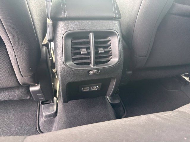Used 2022 Jeep Cherokee Latitude AWD/4WD image 38