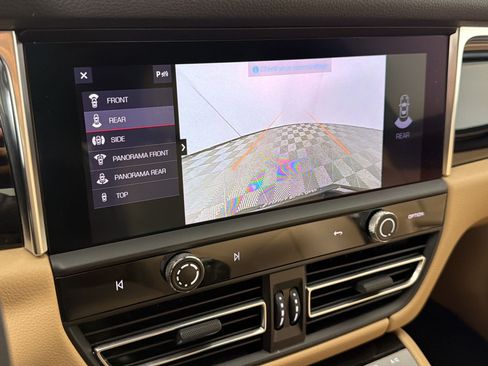 Certified 2024 Porsche Macan AWD/4WD image 20