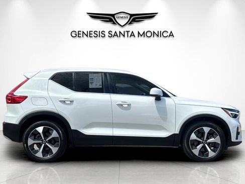Used 2025 Volvo XC40 B5 Plus AWD/4WD image 3