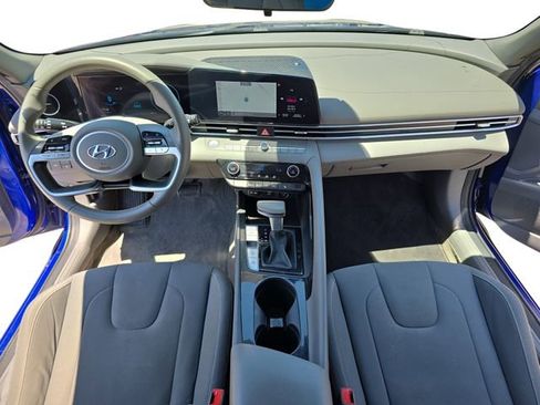 Used 2023 Hyundai Elantra SEL w/ Convenience Package FWD image 10