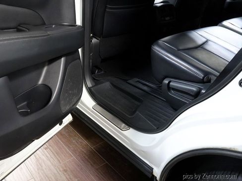 Used 2018 Nissan Pathfinder SL w/ Midnight Edition Package image 30