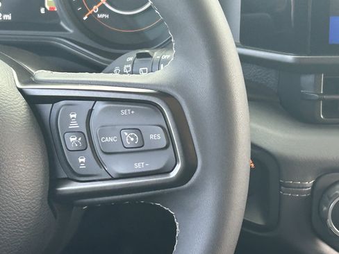 Used 2025 Jeep Wrangler Unlimited Rubicon w/ Steel Bumper Group AWD/4WD image 28