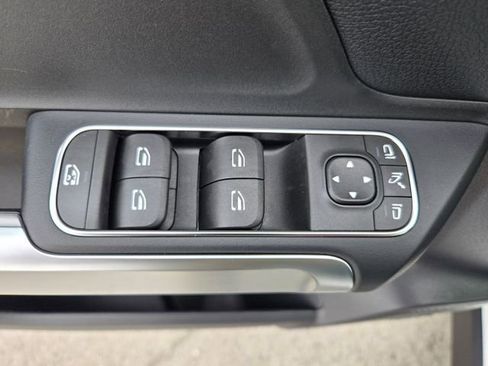 Used 2024 Mercedes-Benz EQB 300 4MATIC image 16