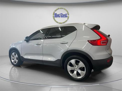 Used 2022 Volvo XC40 T5 Momentum AWD/4WD image 3