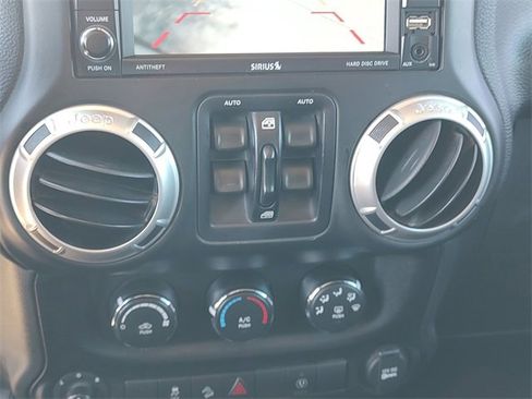 Used 2016 Jeep Wrangler Unlimited Sahara image 16