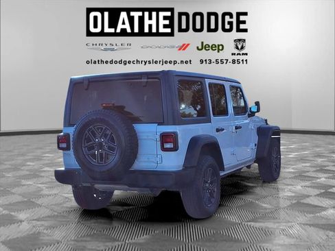 Used 2025 Jeep Wrangler Sport S image 27