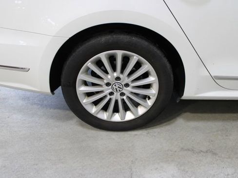 Used 2017 Volkswagen Passat 1.8T SE FWD image 33