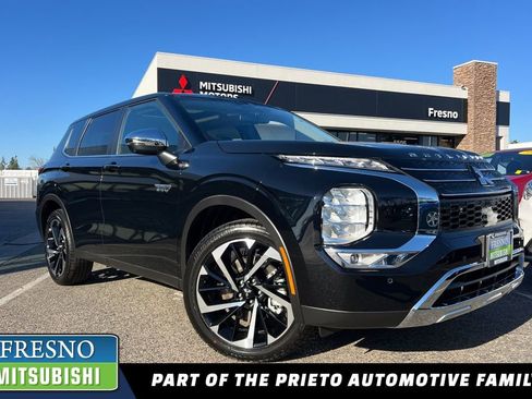 New 2025 Mitsubishi Outlander SE image 1