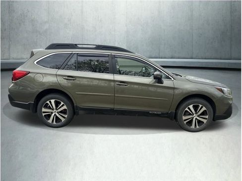 Used 2019 Subaru Outback 2.5i Limited AWD/4WD image 5
