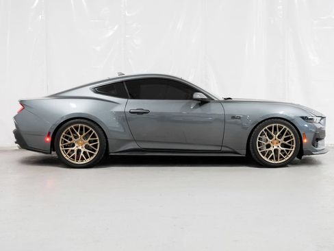 Used 2025 Ford Mustang GT Premium RWD image 7
