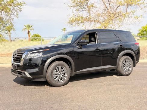 Used 2025 Nissan Pathfinder S FWD image 1