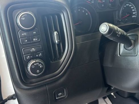 Used 2022 Chevrolet Silverado 1500 Custom AWD/4WD image 10