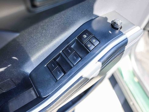 Used 2023 Toyota Highlander LE image 11