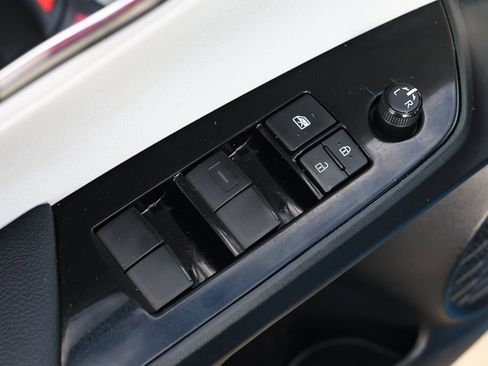 Used 2022 Toyota Prius L Eco image 25