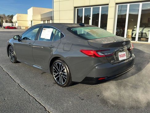 Used 2025 Toyota Camry XLE image 3