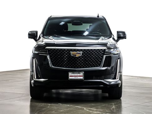 Used 2024 Cadillac Escalade ESV Luxury image 3