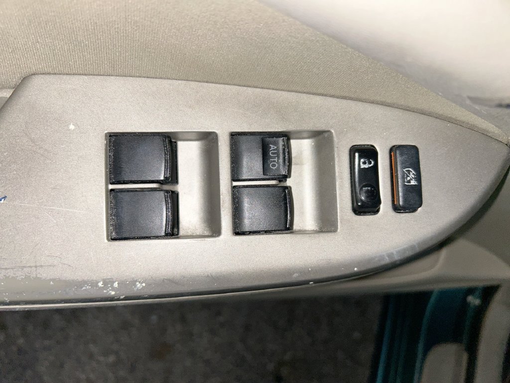 Used 2010 Toyota Corolla LE FWD image 3