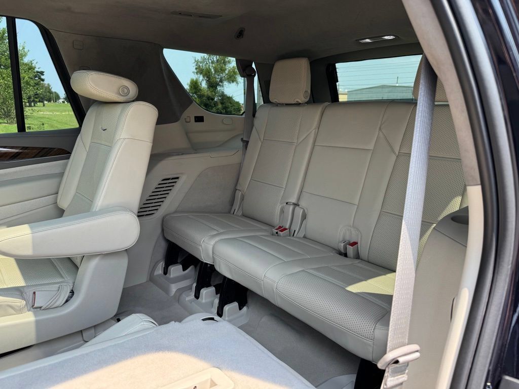 Certified 2023 Cadillac Escalade Premium Luxury Platinum w/ Heavy-Duty Trailer Package AWD/4WD image 17
