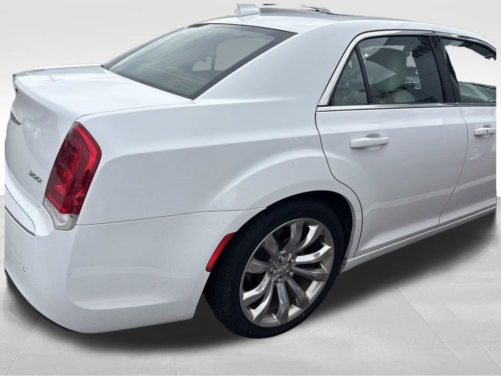 Used 2021 Chrysler 300 Touring L RWD image 10