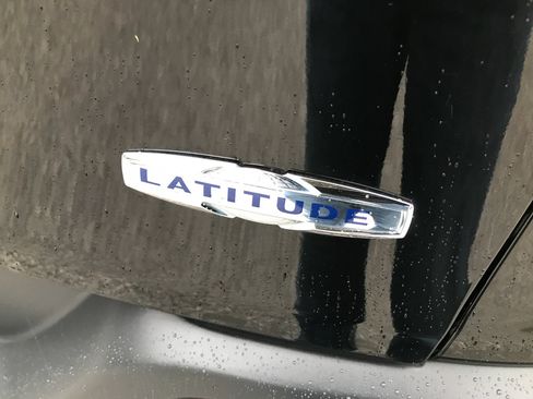 Used 2018 Jeep Cherokee Latitude image 9