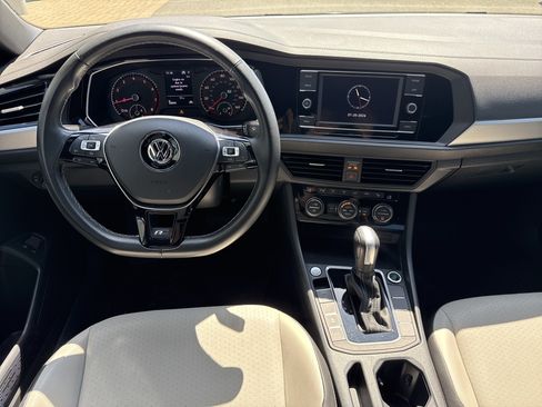 Used 2021 Volkswagen Jetta R-Line w/ R-Line Cold Weather Package FWD image 4