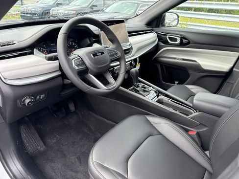 Used 2026 Jeep Compass Limited AWD/4WD image 9