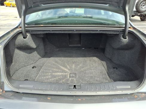 Used 2010 Cadillac DTS Premium image 30