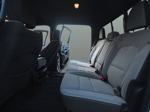 Used 2023 RAM 1500 Big Horn AWD/4WD image 15