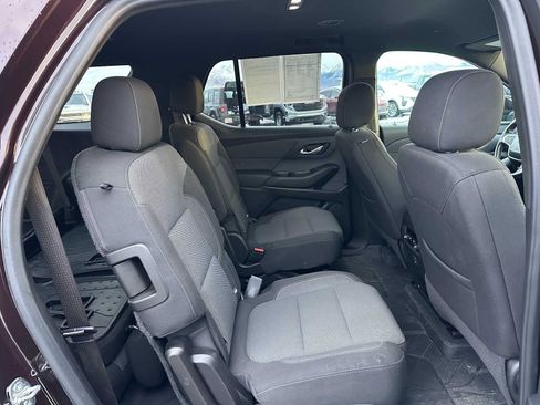 Used 2022 Chevrolet Traverse LT image 12