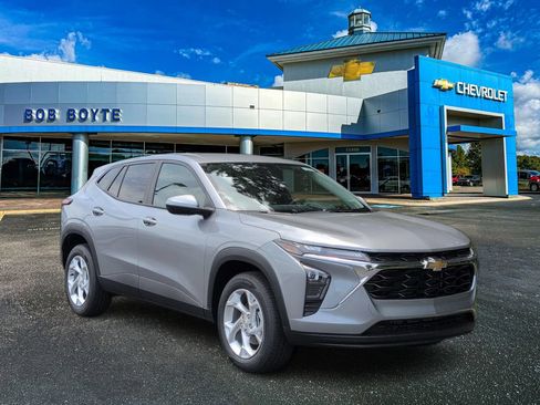 New 2026 Chevrolet Trax LS w/ LS Convenience Package FWD image 9