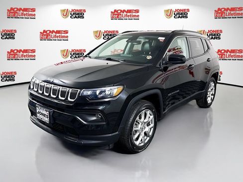 Used 2022 Jeep Compass Latitude AWD/4WD image 12