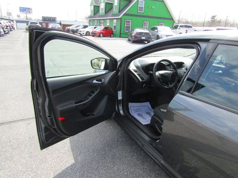 Used 2016 Ford Focus SE FWD image 15