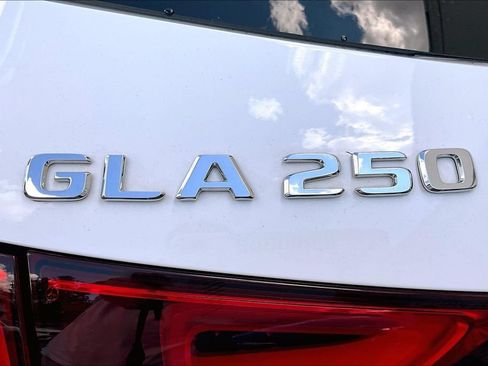 Certified 2023 Mercedes-Benz GLA 250 4MATIC image 33