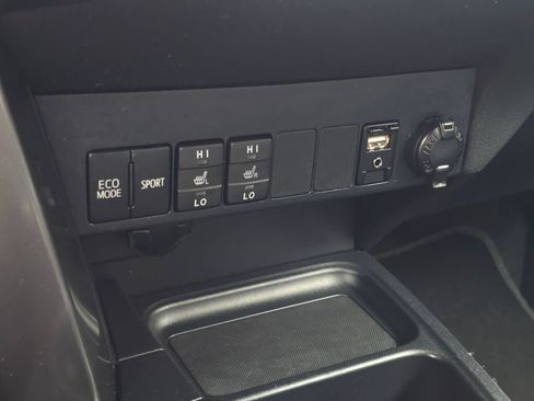 Used 2017 Toyota RAV4 SE AWD/4WD image 34