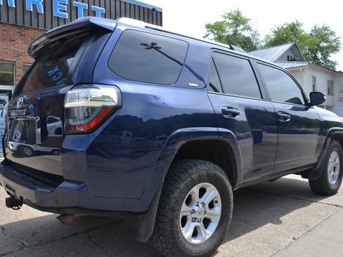 Used 2021 Toyota 4Runner SR5 Premium w/ Moonroof Package AWD/4WD image 4
