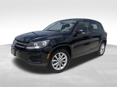 Used 2017 Volkswagen Tiguan Limited w/ Alloy Wheels Package FWD image 1