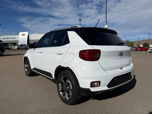Used 2024 Hyundai Venue Limited FWD image 9