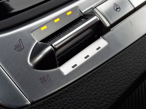 Used 2025 Kia Carnival SX Prestige image 27