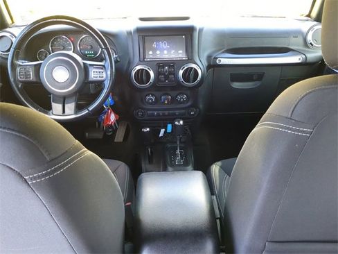 Used 2017 Jeep Wrangler Unlimited Sahara w/ Connectivity Group image 15