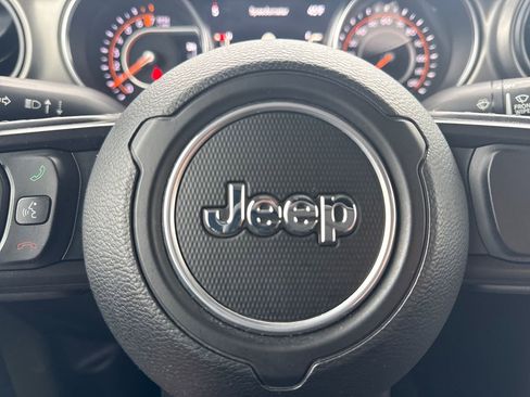 Used 2021 Jeep Gladiator Willys image 30
