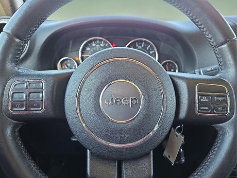 Used 2018 Jeep Wrangler Rubicon w/ Dual Top Group image 24