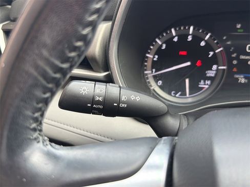 Used 2021 Toyota Highlander XLE image 25