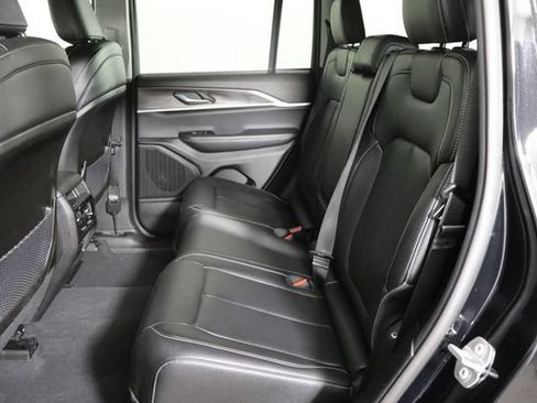 Used 2023 Jeep Grand Cherokee Limited w/ Black Appearance Package AWD/4WD image 14