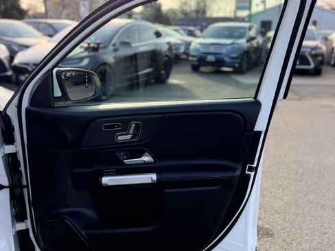 Used 2020 Mercedes-Benz GLB 250 4MATIC image 32