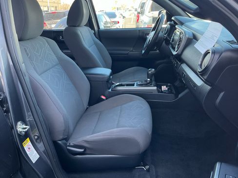 Used 2016 Toyota Tacoma TRD Sport w/ Towing Package image 19