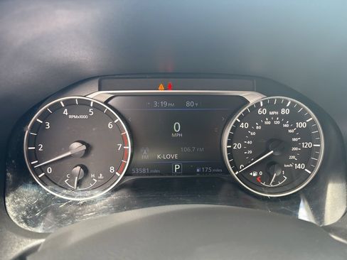 Used 2024 Nissan Altima 2.5 SV FWD image 11