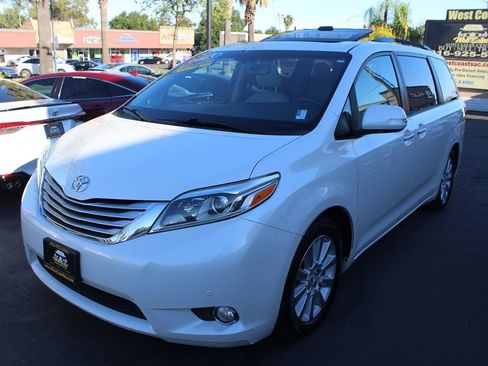Used 2015 Toyota Sienna Limited Premium FWD image 4